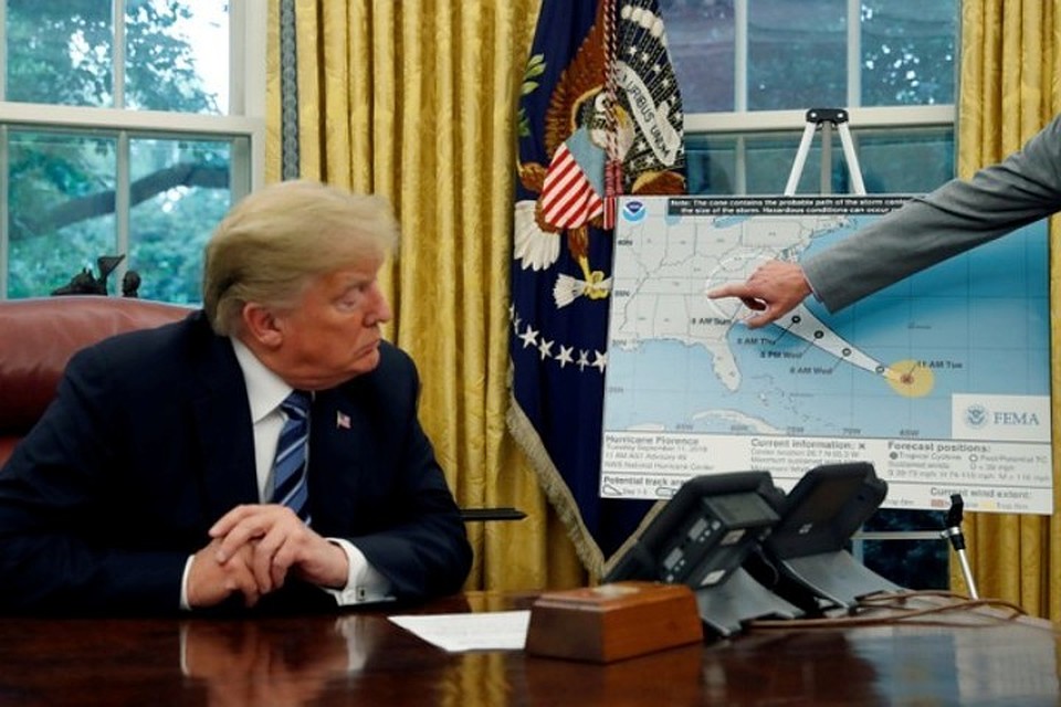 Президент США Дональд Трамп провел совещание по ликвидации последствий шторма "Флоренс"