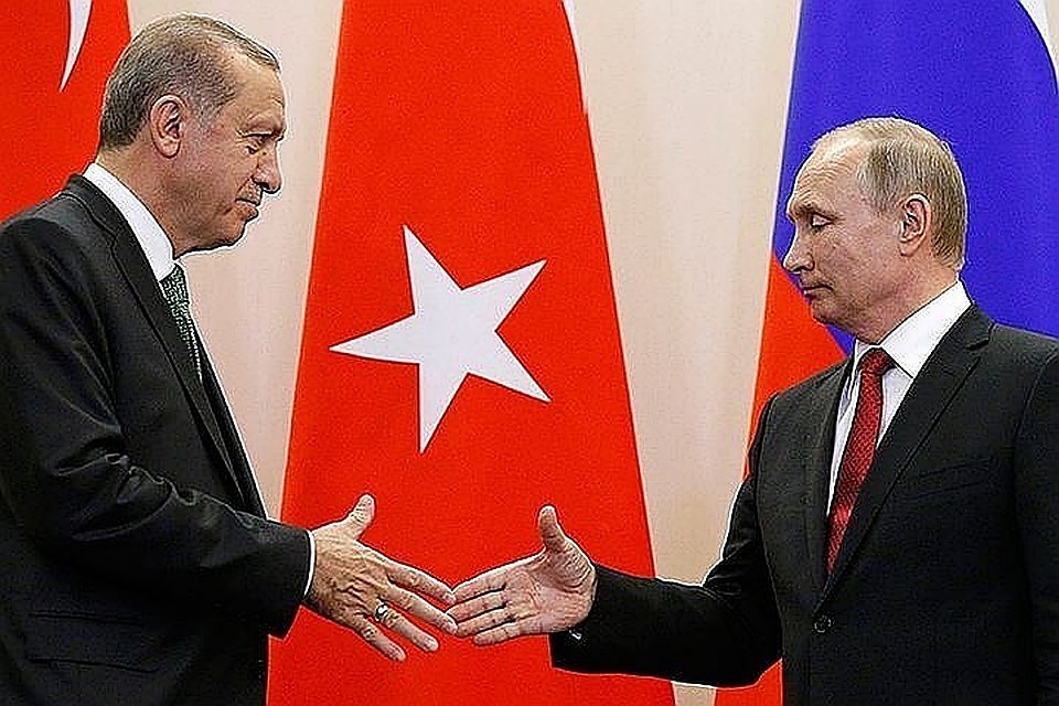 Президент РФ Владимир Путин (справа) и турецкий лидер Реджеп Тайип Эрдоган