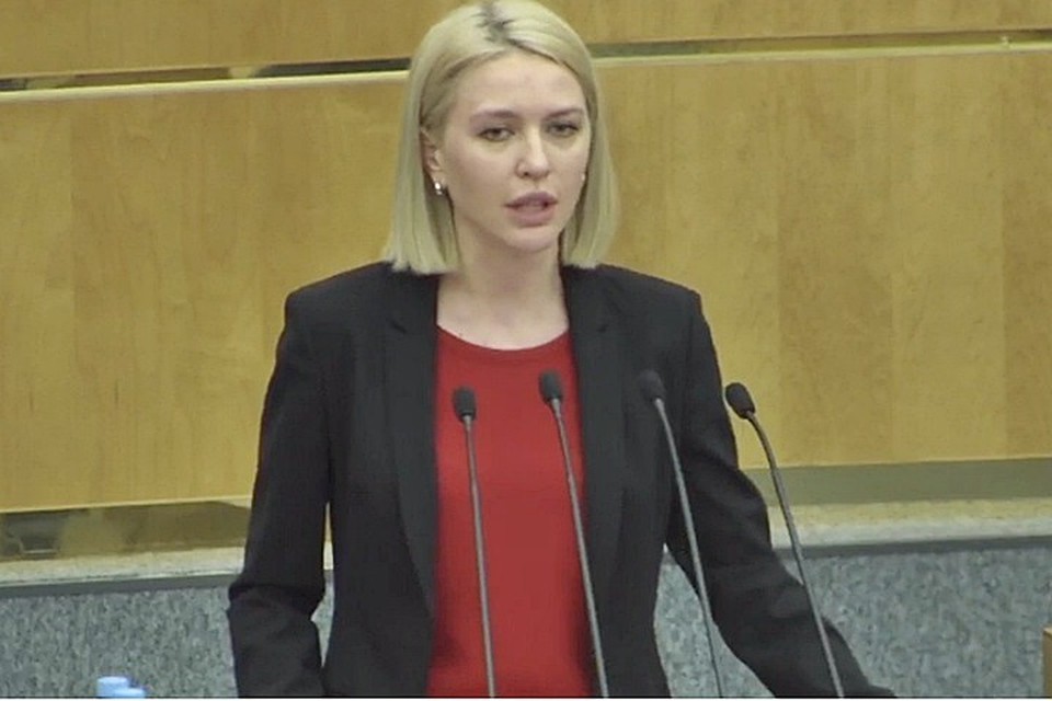 Алена Аршинова, один из постоянных участников комитета по образованию и науке, заступилась за учительницу из Мурманска. Фото: er-duma.ru