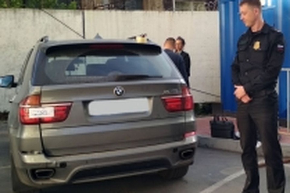 Новосибирец лишился BMW X5 за долг в 47 миллионов рублей. Фото: УФССП по Новосибирской области.