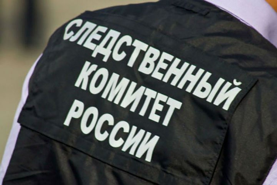 На месте работает следователь.