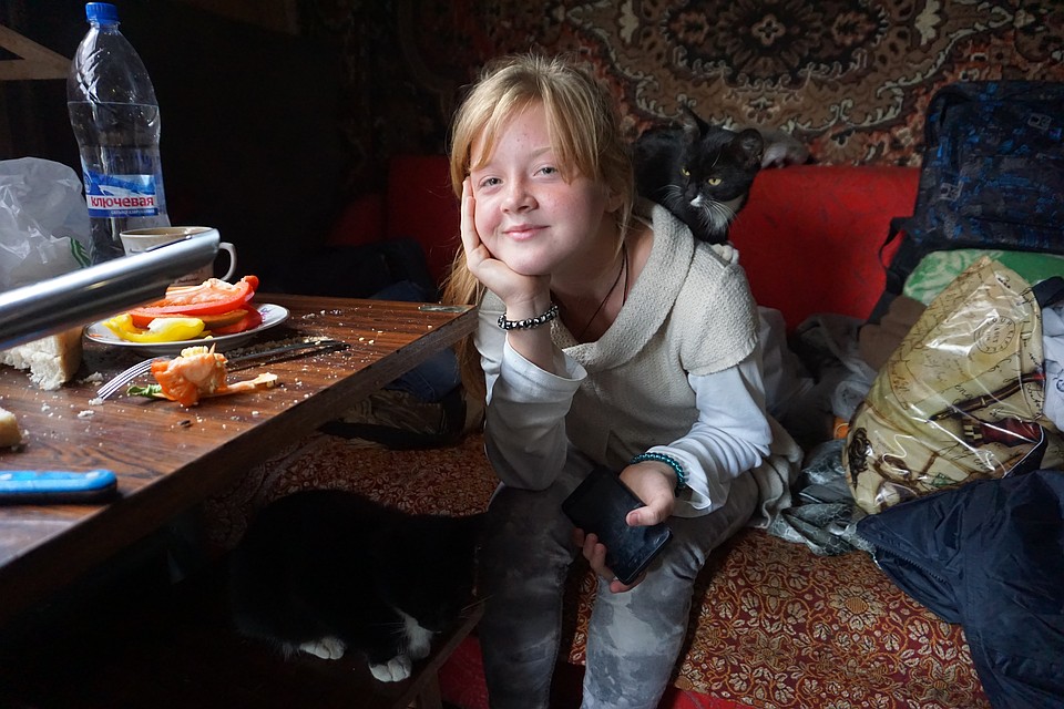 12-летняя Вика - единственный ребенок на Спартаке.
