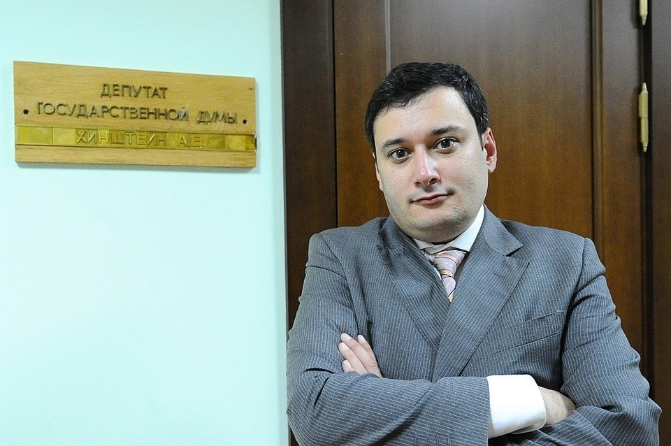 Не успел депутат Хинштейн занять свое место в Госдуме, как стал участником некрасивого скандала