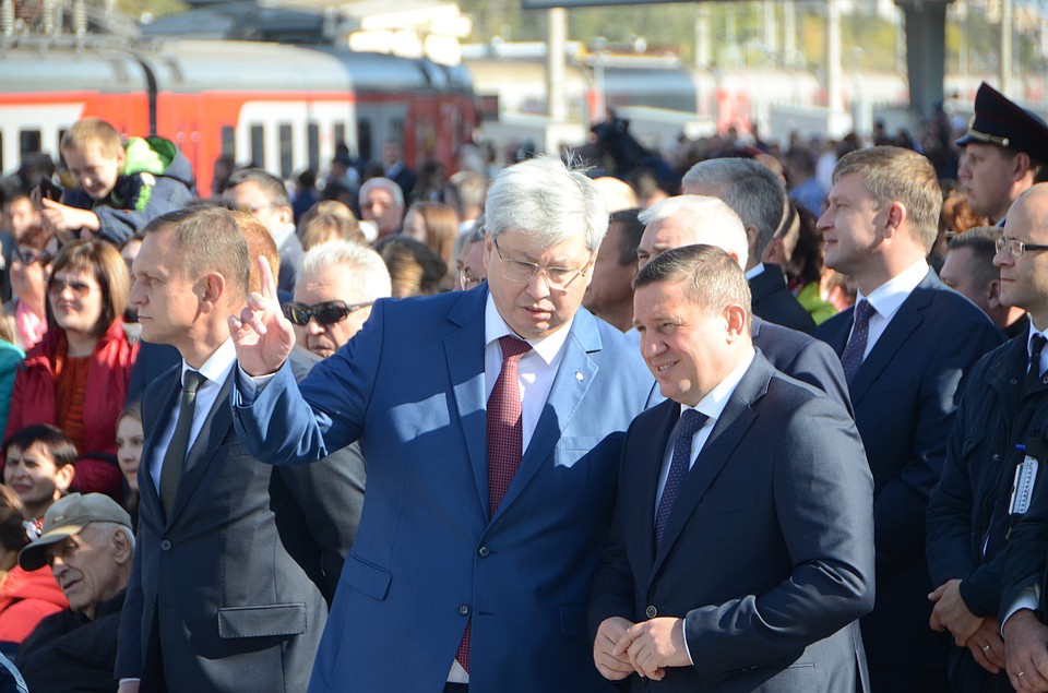 Руководители области и ПривЖД посмотрели технику и подписали соглашение.