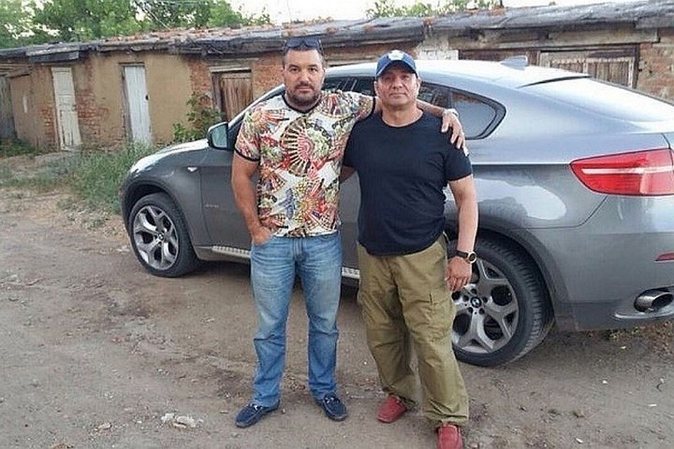 Альберт Галимов (справа) некоторое время работал начальником охраны в одном из автосервисов. Фото: Собкор02.