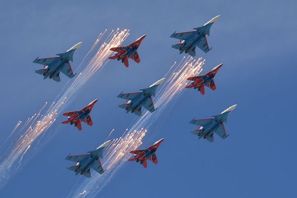 «Русские витязи» в Красноярске: лучшие площадки для просмотра авиашоу.