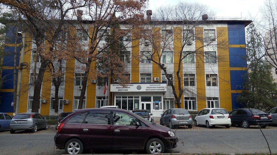 Скандал в Минтруда начался с замминистра Зууракан Каденовой и продолжается до сих пор.