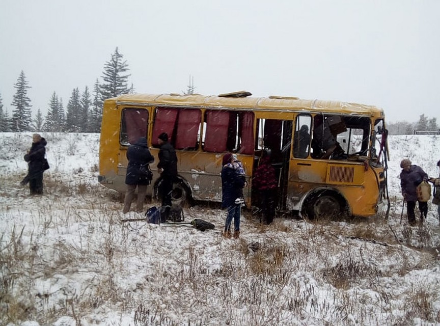 в салоне общественного транспорта находились около 25 пассажиров.