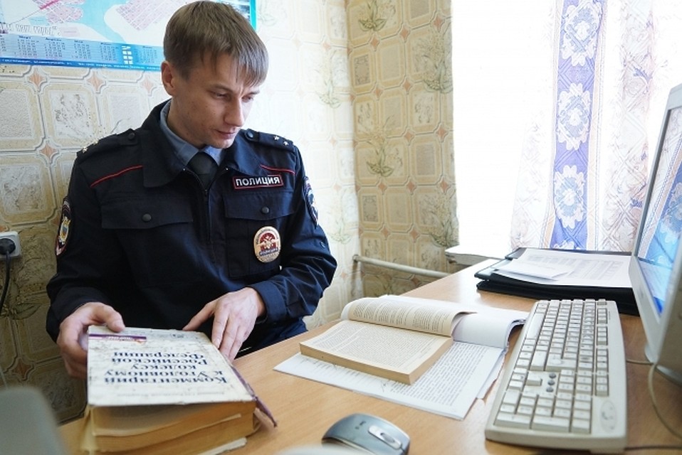 На Сахалине рыбак пытался выкупить у полицейских изъятые у него три тонны икры