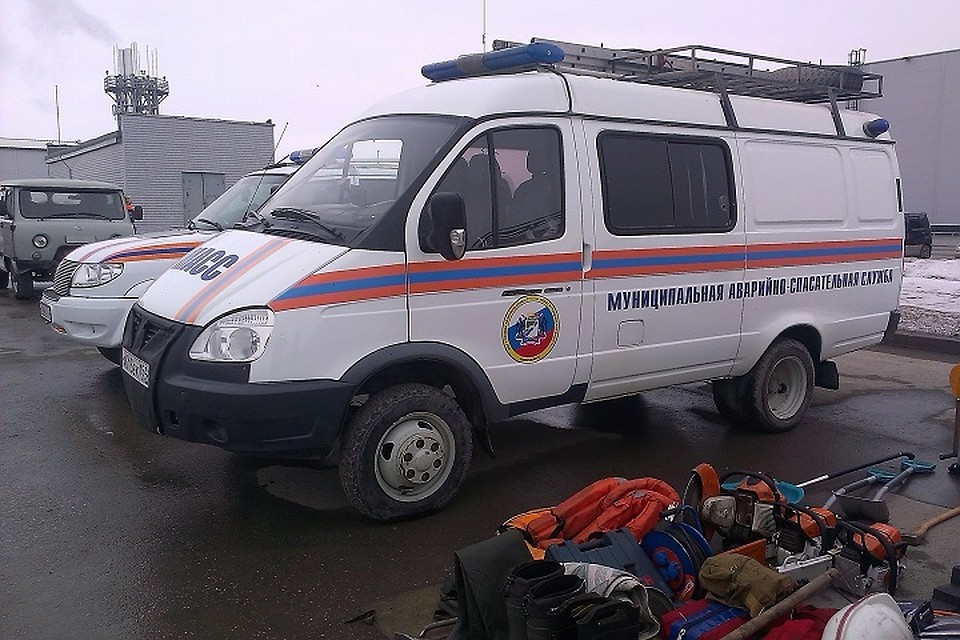 Поднять женщину весом в 300 килограмм одной бригаде не удалось бы. Фото: "Спасатели МАСС"