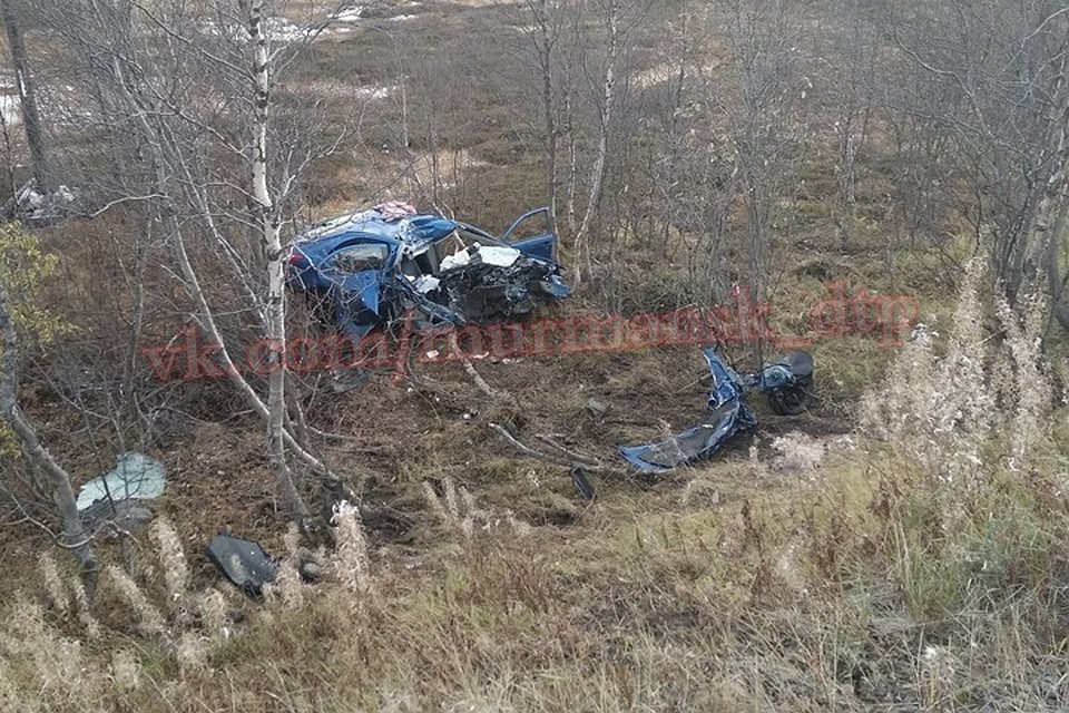 В районе города Заполярный в Мурманской области произошло чудовищное ДТП. Выживший водитель, похоже, обязан жизнью только ангелу-хранителю. Фото: Владимир Родионов