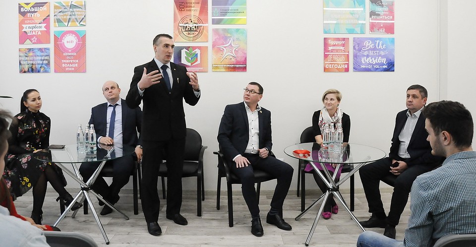 В коворкинг-центре студенты могут развивать собственные идеи, обмениваясь опытом.