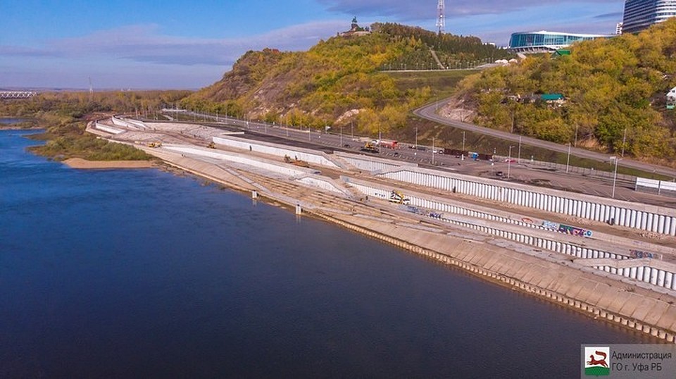 В Уфе продолжаются работы по благоустройству набережной реки Белой