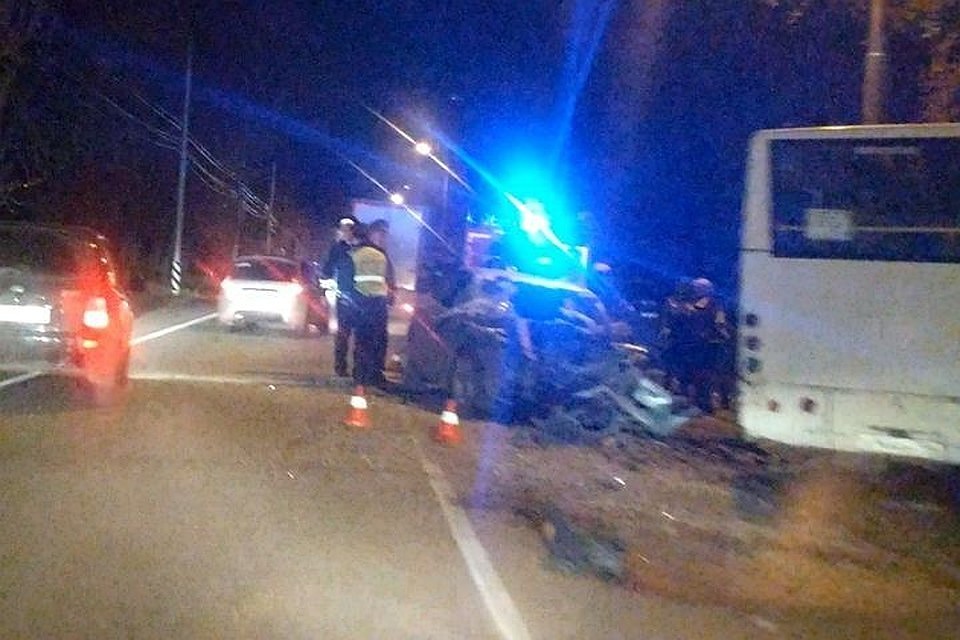 В лобовом столкновении пострадали 17 человек