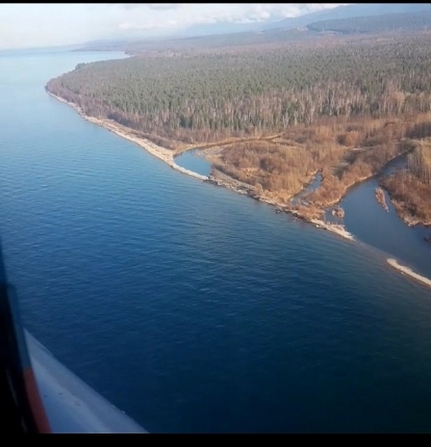 Поиски пропавших рыбаков в водах Байкала продолжаются. Фото: пресс-служба ГУ МЧС России по Иркутской области.