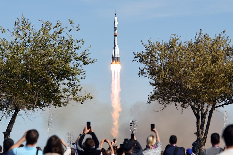 Запуск ракеты-носителя «Союз-ФГ» с пилотируемым кораблем «Союз МС-10». Фото: Донат Сорокин/ТАСС