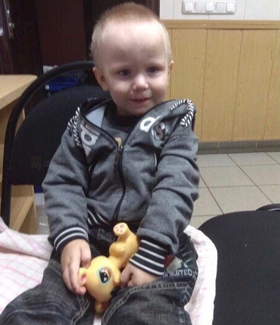 Полиция ищет родителей найденного в подъезде полуторагодовалого мальчика