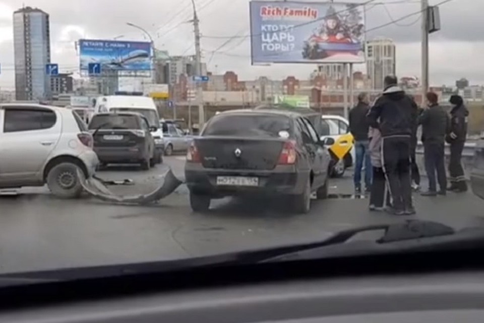 Сейчас на месте работают полицейские и медики.