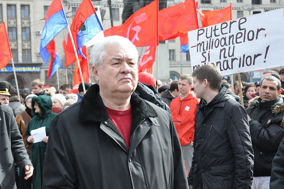 Владимир Воронин уверен, что только Партия коммунистов может остановить сползание страны в пропасть.
