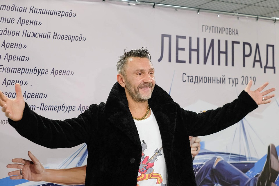Ходят слухи, что Сергей Шнуров тайно женился. Друг музыканта Стас Барецкий эту информацию опроверг.