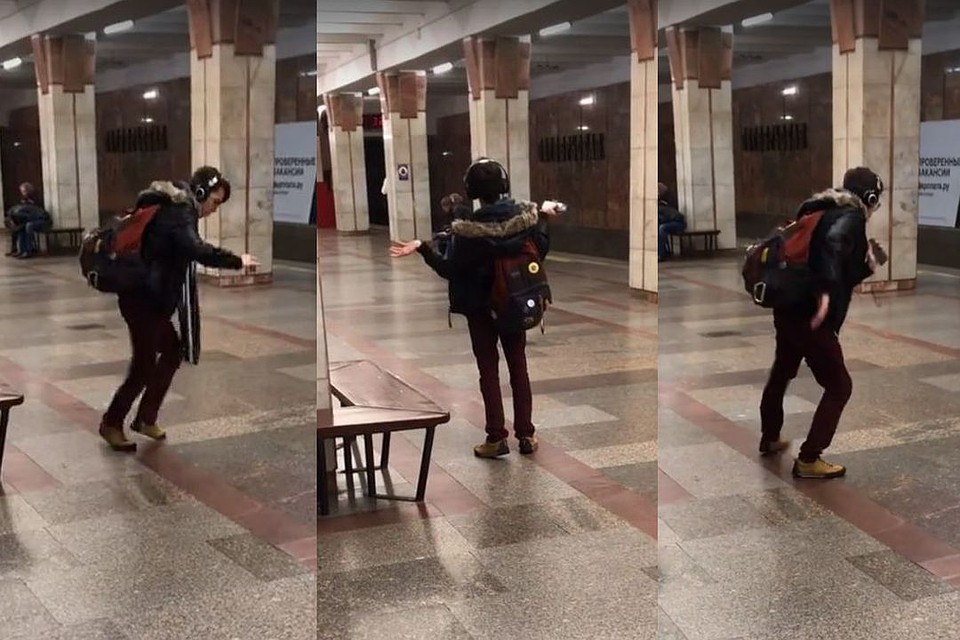 Парень устроил танцы в метро.