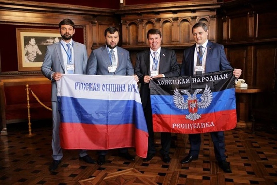 Депутат Госдумы Андрей Козенко (на фото слева) предложил ввести для жителей ДНР и ЛНР "миграционную амнистию"