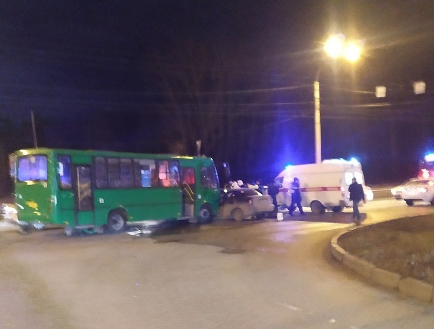 Троих детей и двоих взрослых увезли в больницу Фото: Глеб Алферов