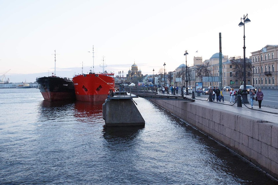 На берегах Невы чиновники наведут порядок.