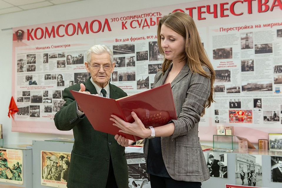 На выставке, посвященной 100-летию ВЛКСМ, в музее завода «Станкомаш»