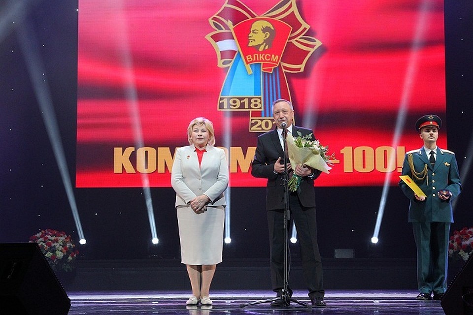 Александр Беглов поздравил петербуржцев со 100-летием комсомола. Фото: Пресс-служба администрации СПб
