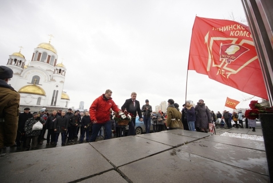 Потуги реинкарнации комсомола выглядят столь же нелепо, как и отчаянная ностальгия по СССР родившихся после 1991 года.