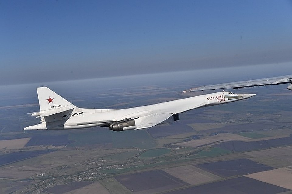 Российский стратегический ракетоносец Ту-160