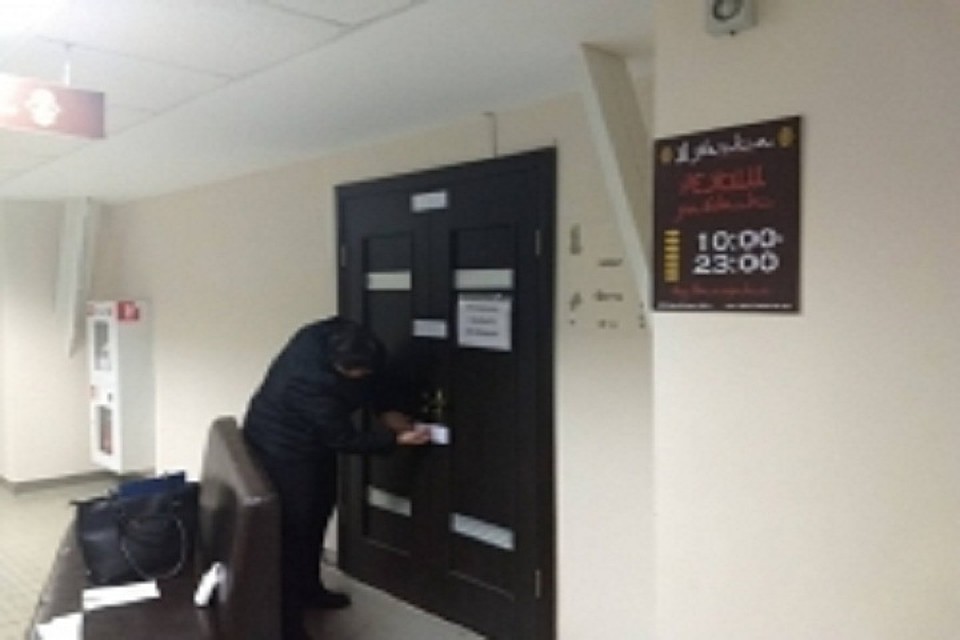 Приставы опечатали кафе