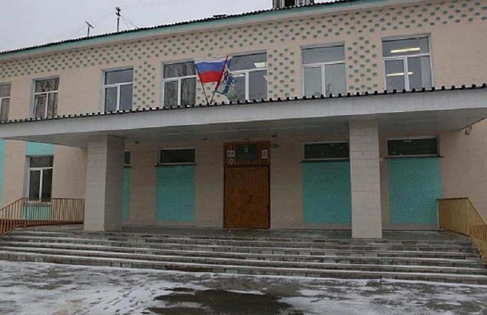 Школу №115 в Октябрьском районе Новосибирска нет возможности подключить к централизованной системе отопления. Сейчас ее отапливают дизелем. Фото: пресс-центр мэрии Новосибирска.