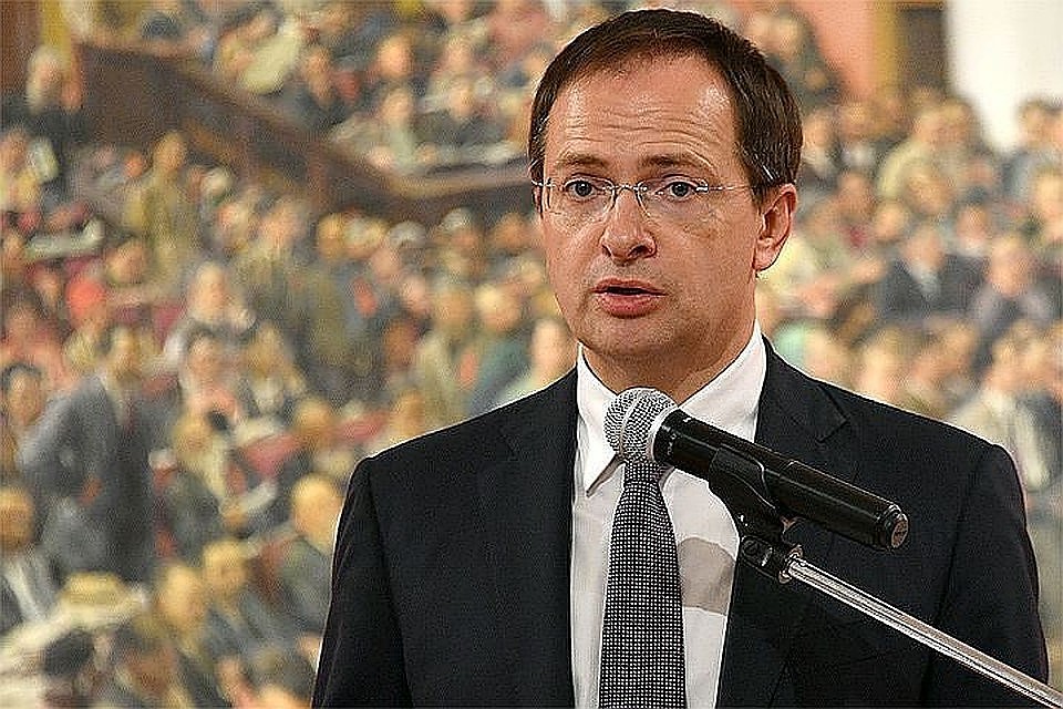 Министр культуры РФ Владимир Мединский заявил, что что фильм "Хантер Киллер" получит прокатное удостоверение.