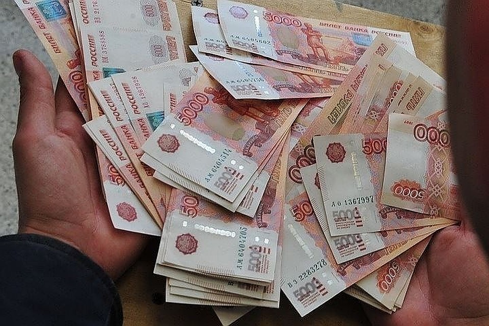 В Новгороде задержали двух «решал» из Петербурга.