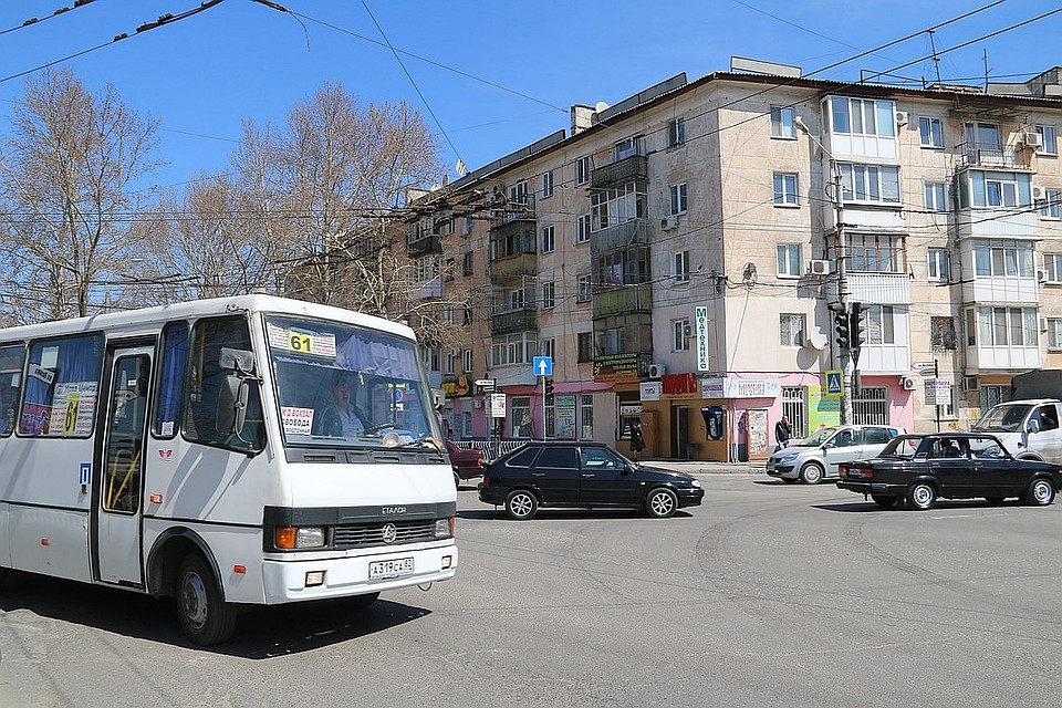 Симферопольцы жалуются, что сейчас в городе быстрее пешком куда-то дойти, чем доехать.