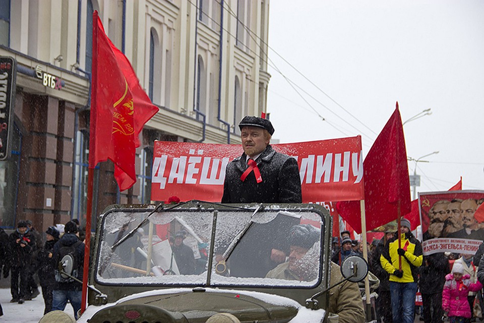 Коммунисты пройдут маршем в честь годовщины Октябрьской революции