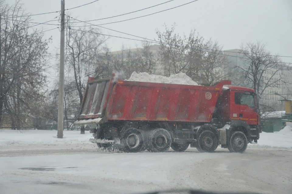 С начала сезона коммунальщики доставили на них 6500 тонн снега