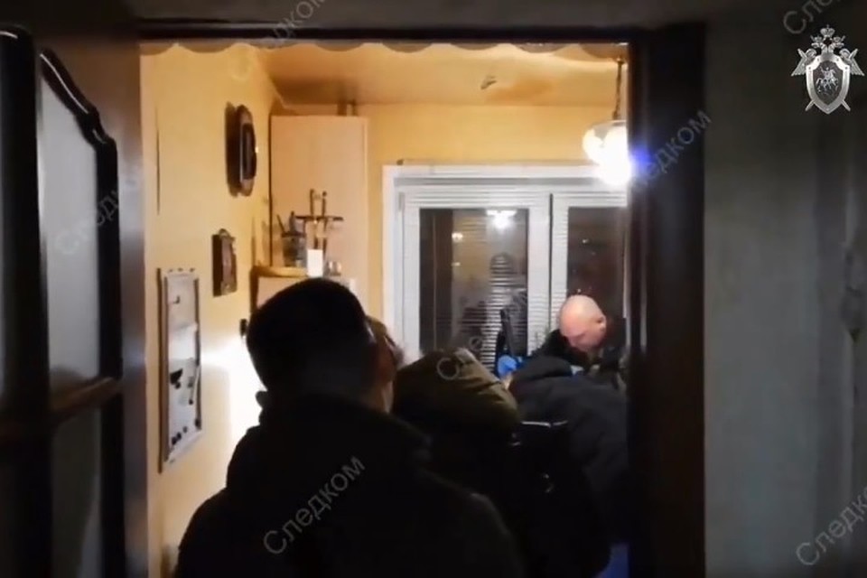 СКР опубликовал видео с места жестокого убийства матери и ее 12-летнего ребенка