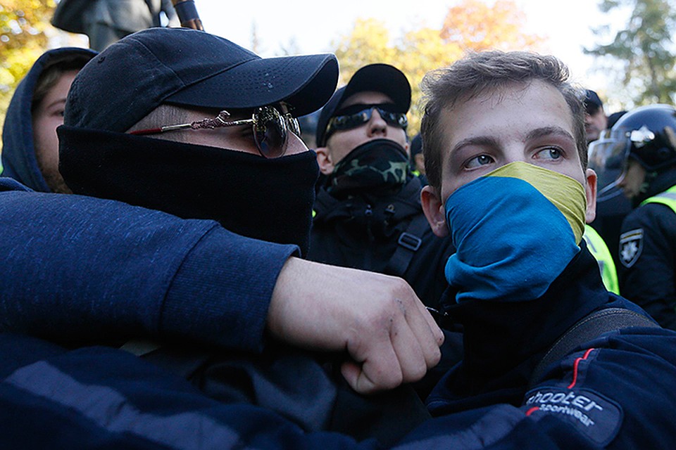Oтыщи «внутреннего врага». И показательно с ним расправься