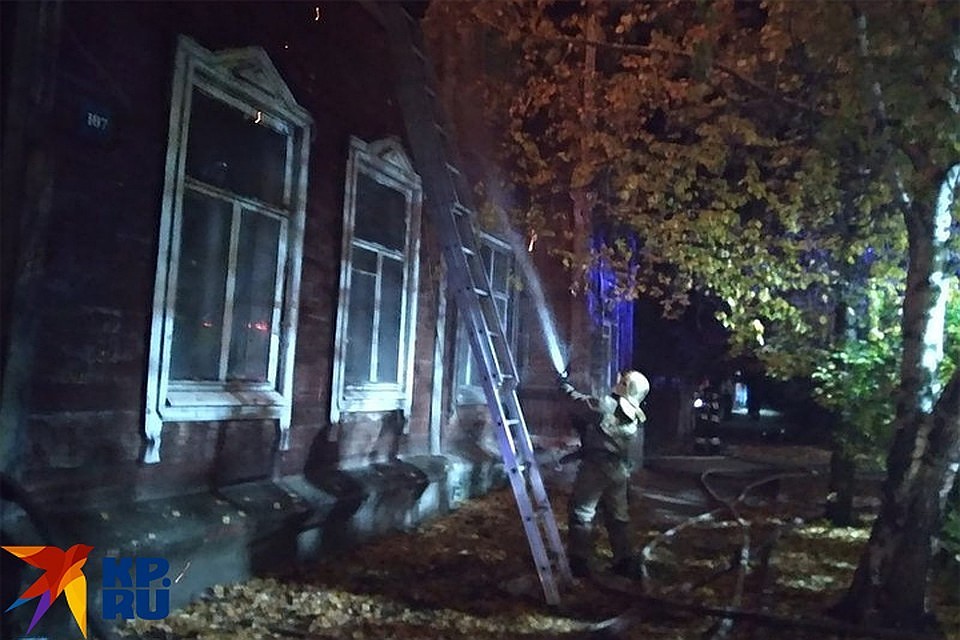 Пожар, начавшийся вечером 14 октября, тушили в течение двух часов