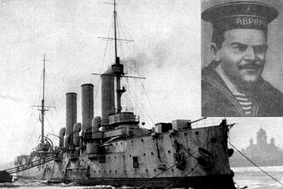 Огнев и "Аврора" - исторические снимки, сделанные в 1917-м. Фото: Архив фотографий кораблей русского и советского ВМФ / архив.