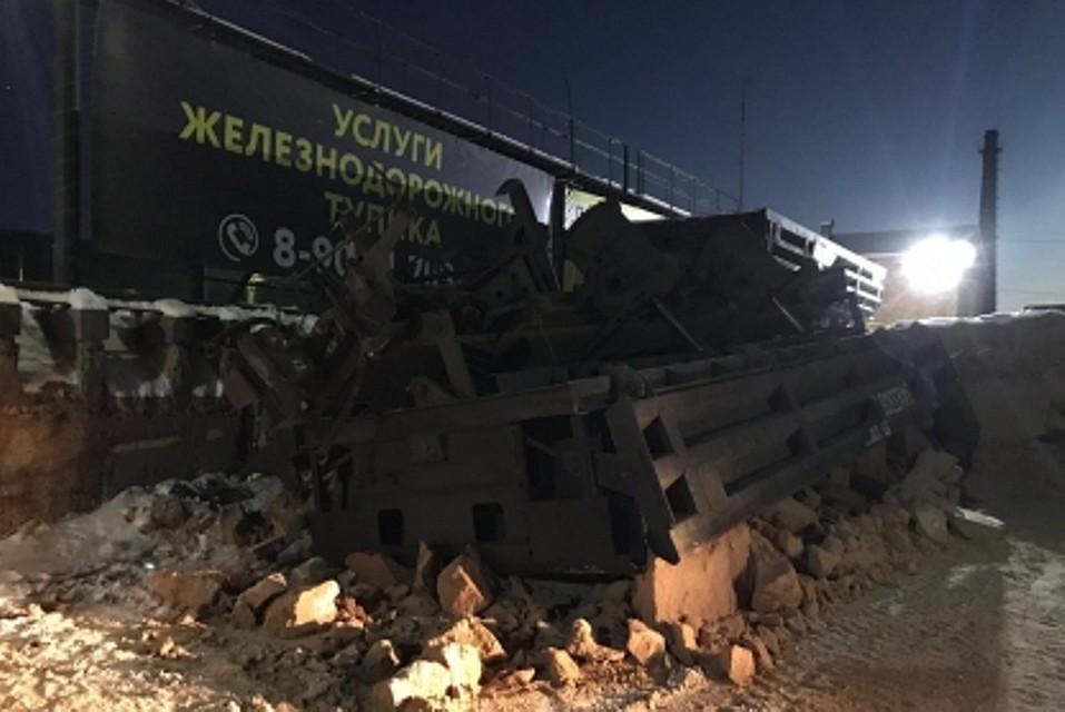 Грузовой вагон перевернулся в Иркутской области. Фото: пресс-служба СУ СК России по Иркутской области.