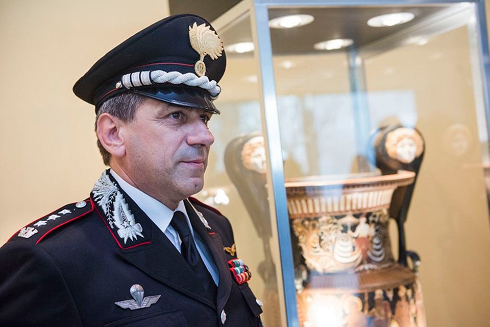 Заместитель руководителя службы карабинеров Алберто Дерегибус.