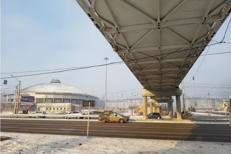 Виадук установили у «Арены. Север» в Красноярске. Фото: пресс-служба администрации Красноярска.