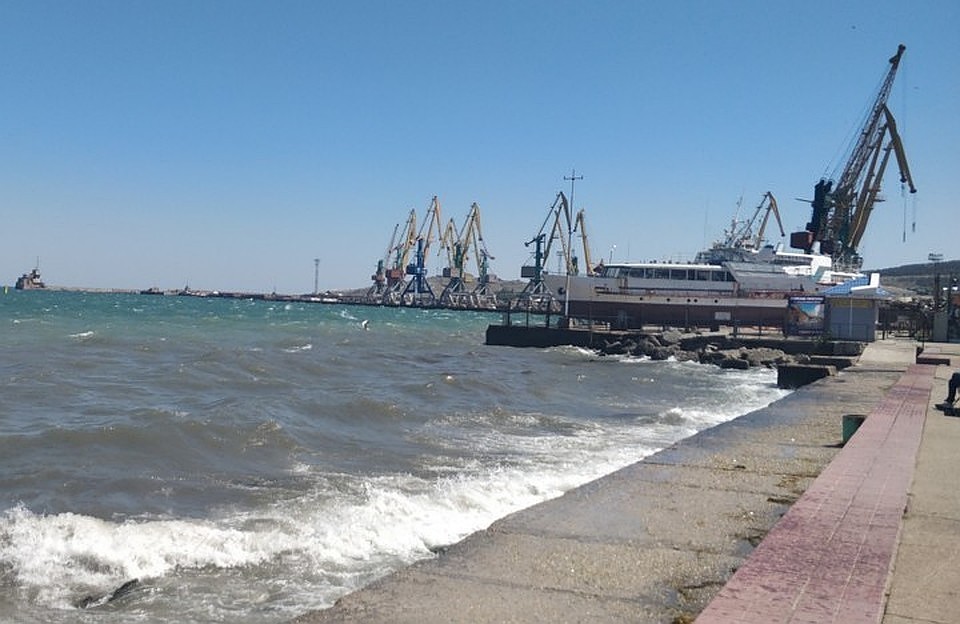 Российские пограничники задержали в Азовском море украинских рыбаков