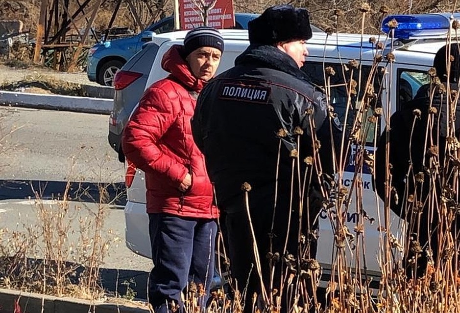 Мужчина несколько дней подряд приставал к школьникам. Фото: рассылаемая по мессенджерам фотография