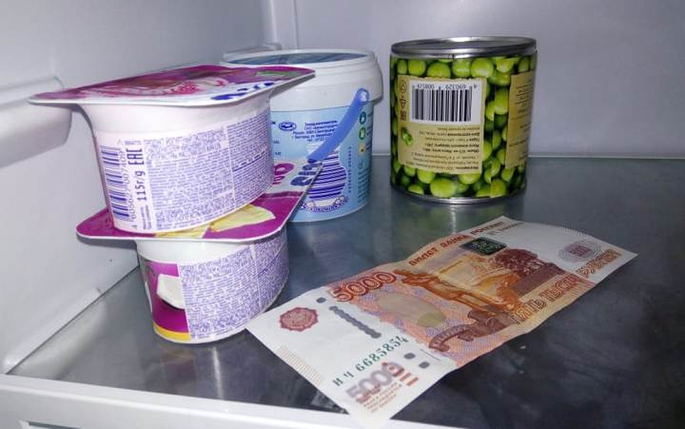 Житель Алтайского края украл у друга пять тысяч рублей из холодильника