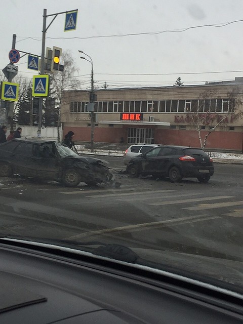 Машины получили серьезные повреждения